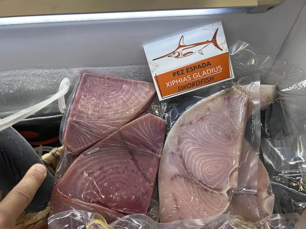 Rodajas de pez espada congelado